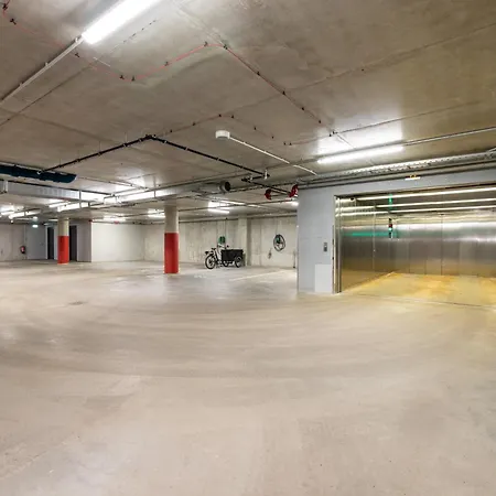 Center Kentmanni Lux Apartment, Free Parking شقة تالين