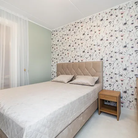 Center Kentmanni Lux Apartment, Free Parking شقة تالين